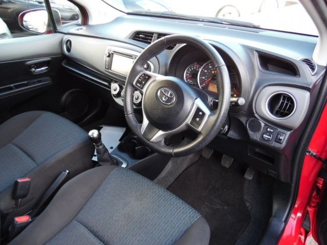 2012 TOYOTA YARIS 1.33 VVT-i TR 5dr image 4