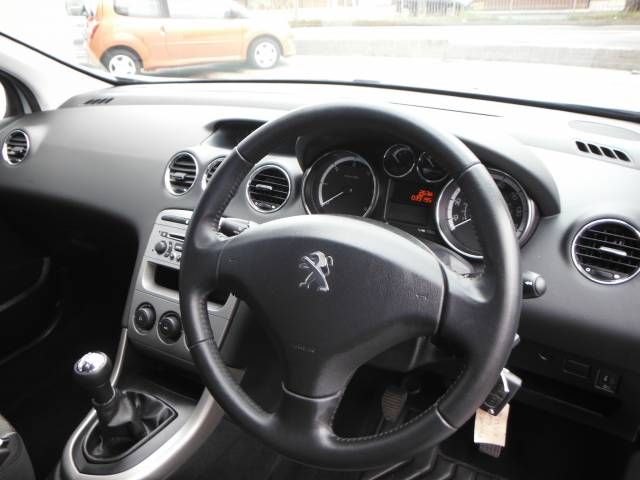 2012 PEUGEOT 308 1.6 HDi 92 Active 5dr image 4