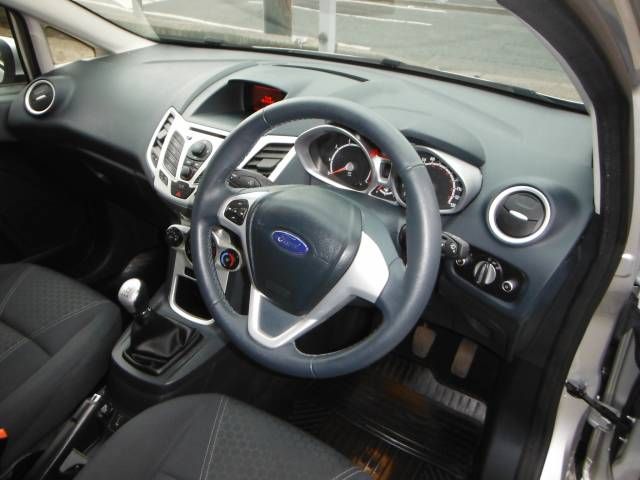 2012 FORD FIESTA 1.25 Zetec 5dr image 4