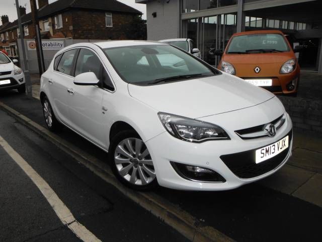 2013 VAUXHALL ASTRA 1.6i 5dr image 1