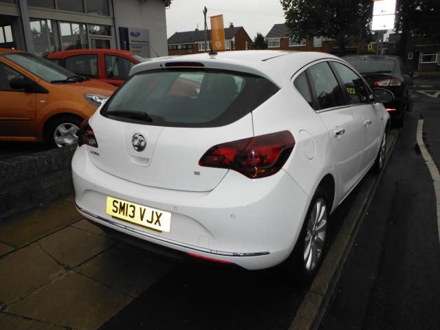 2013 VAUXHALL ASTRA 1.6i 5dr image 3