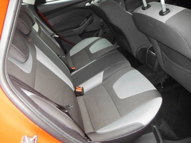 2013 FORD FOCUS 1.6 TDCi 115 Zetec 5dr image 5