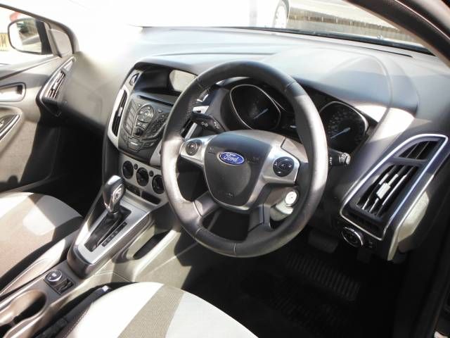 2013 FORD FOCUS 1.6 125 Zetec 5dr image 4