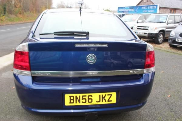 2006 VAUXHALL Vectra 1.9CDTi Exclusiv 5dr image 3