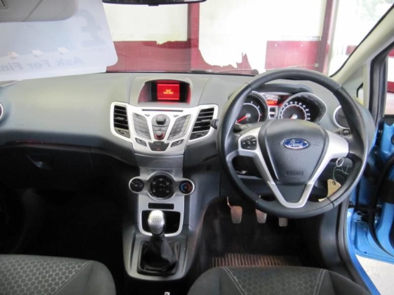 2011 Ford Fiesta Zetec image 4