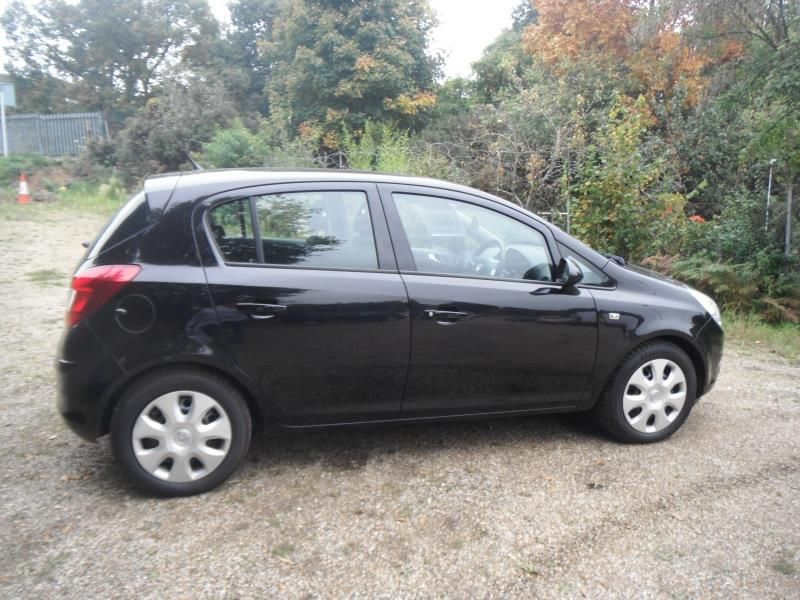 2010 Vauxhall Corsa Exclusiv image 2
