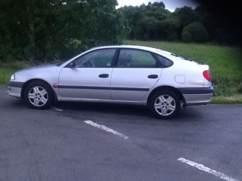 1999 Toyota Avensis 2.0td image 1