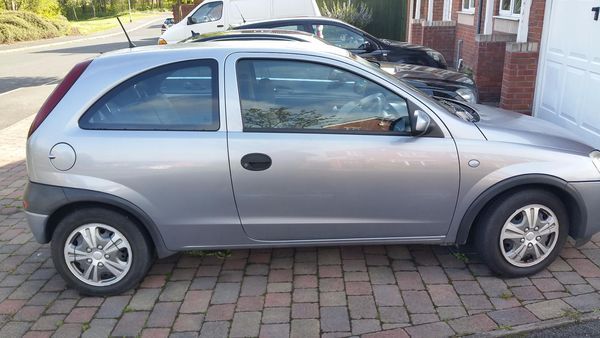 2003 Vauxhall Corsa 1.0i 12V Club image 3