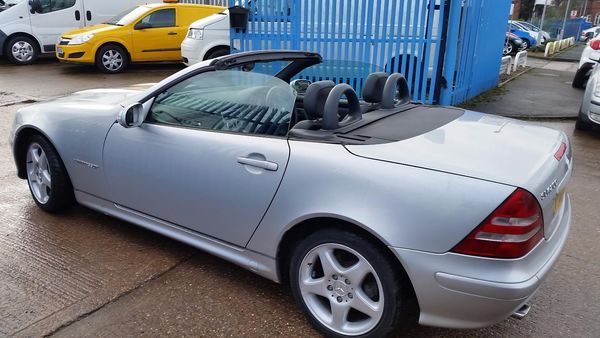 2002 Mercedes-Benz SLK 200K image 2
