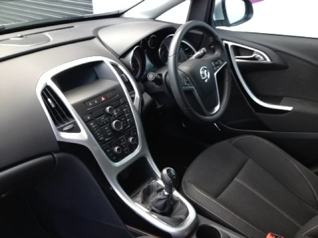 2012 VAUXHALL ASTRA 1.4 SRI 5d image 4