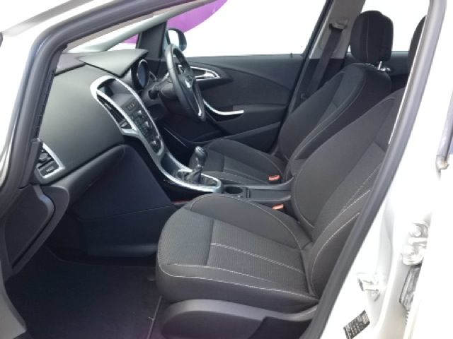 2012 VAUXHALL ASTRA 1.4 SRI 5d image 5