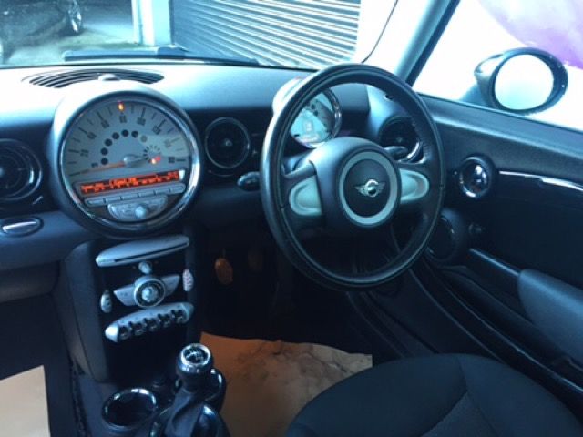 2010 MINI CLUBMAN 1.6 ONE 5d image 4
