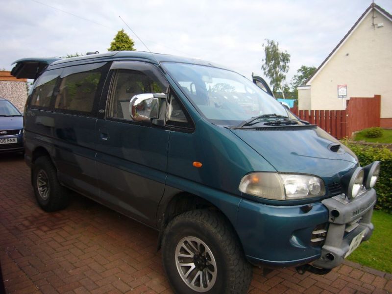 1994 Mitsubishi Delica image 1