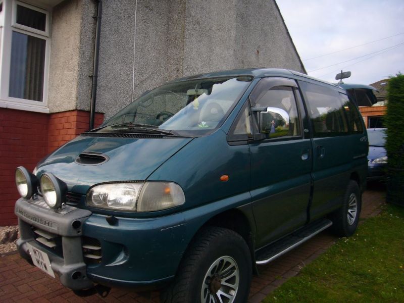 1994 Mitsubishi Delica image 2