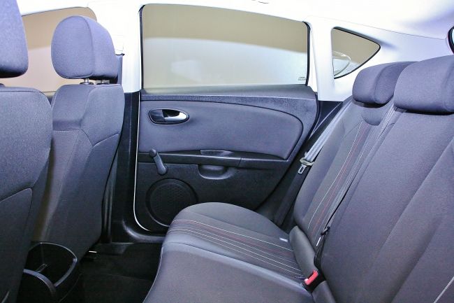 2013 SEAT Leon 1.6 TDI S Copa 5dr image 5