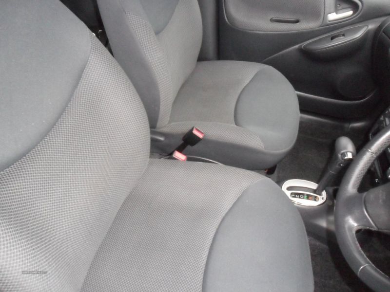 2005 Toyota Yaris T SPIRIT AUTOMATIC image 4