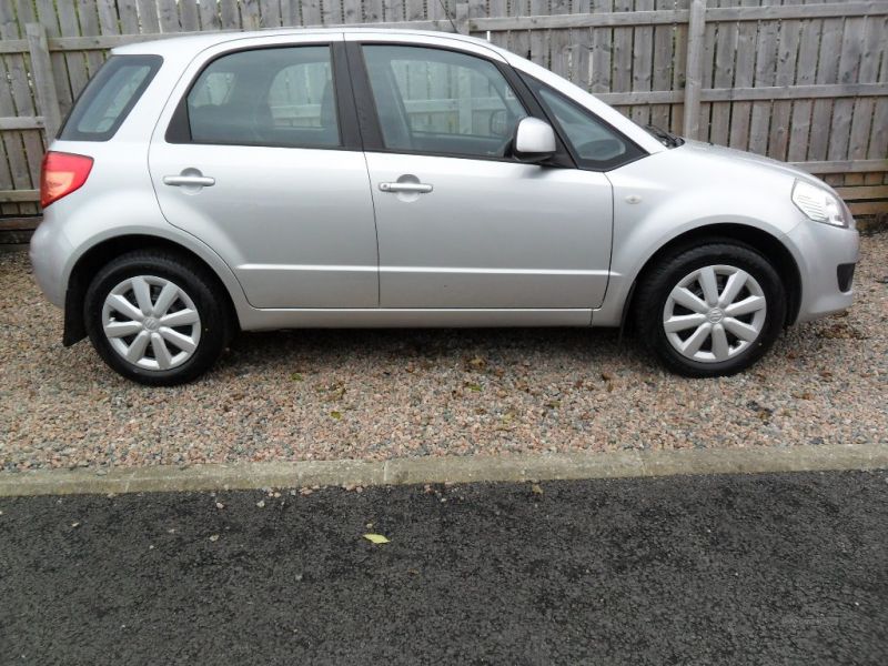 2007 Suzuki SX4 GL image 2