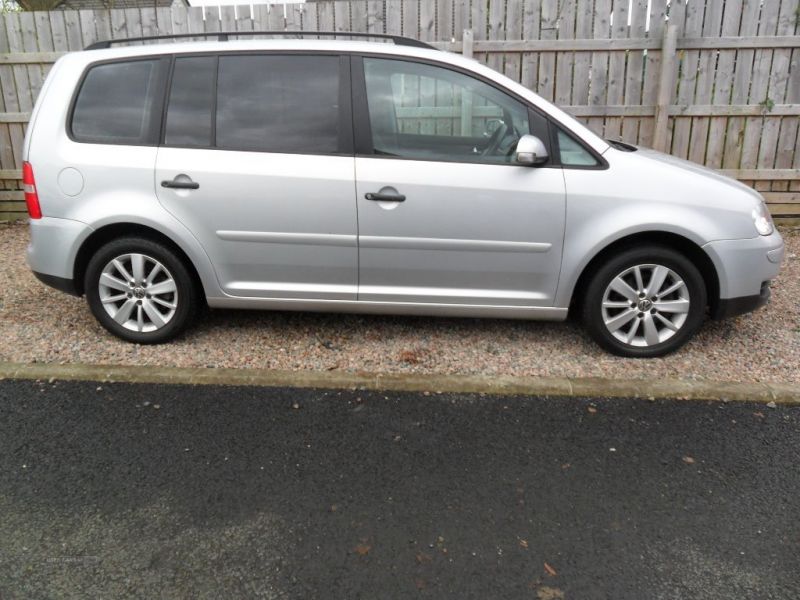 2006 Volkswagen Touran S TD image 2