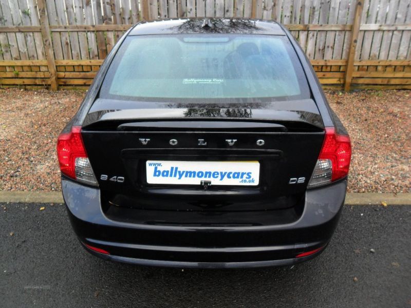 2011 Volvo S40 R-DESIGN D2 image 3