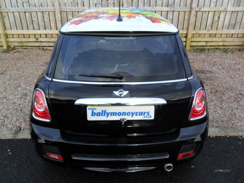 2011 MINI One D image 3