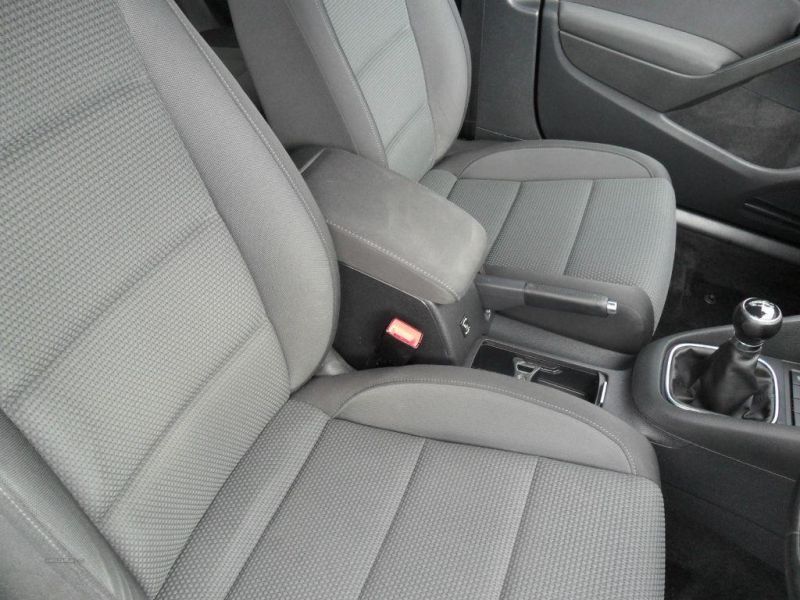 2012 Volkswagen Golf MATCH TDI image 4