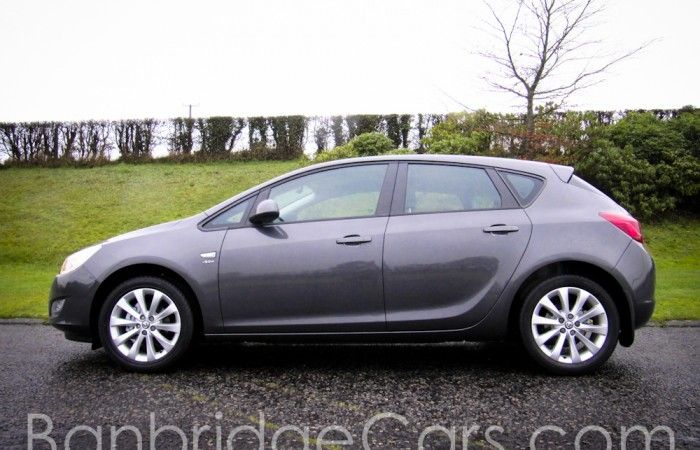 2012 Vauxhall Astra Active image 1