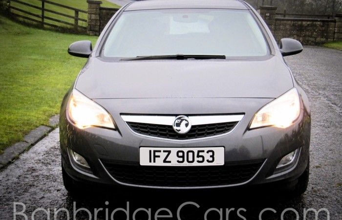 2012 Vauxhall Astra Active image 2