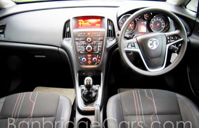 2012 Vauxhall Astra Active image 4