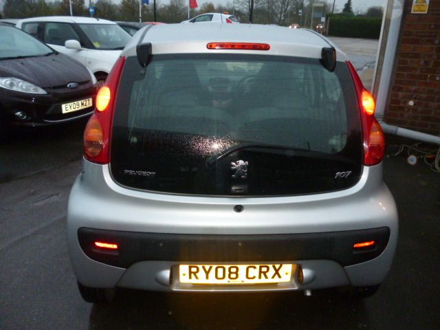 2008 PEUGEOT 107 1.0 URBAN 5d image 3