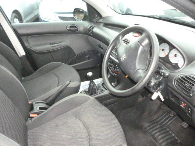2009 PEUGEOT 206 1.4 LOOK 5d image 4