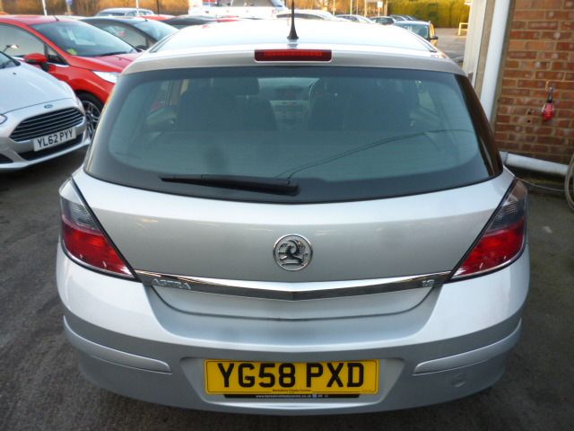 2008 VAUXHALL ASTRA 1.6 5d image 3
