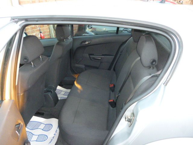 2008 VAUXHALL ASTRA 1.6 5d image 5