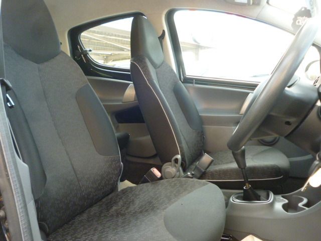 2011 PEUGEOT 107 1.0 URBAN 5d image 5