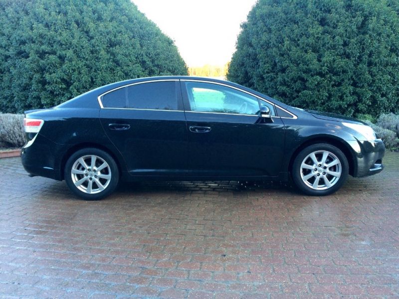 2010 Toyota Avensis Tr D-4d image 2