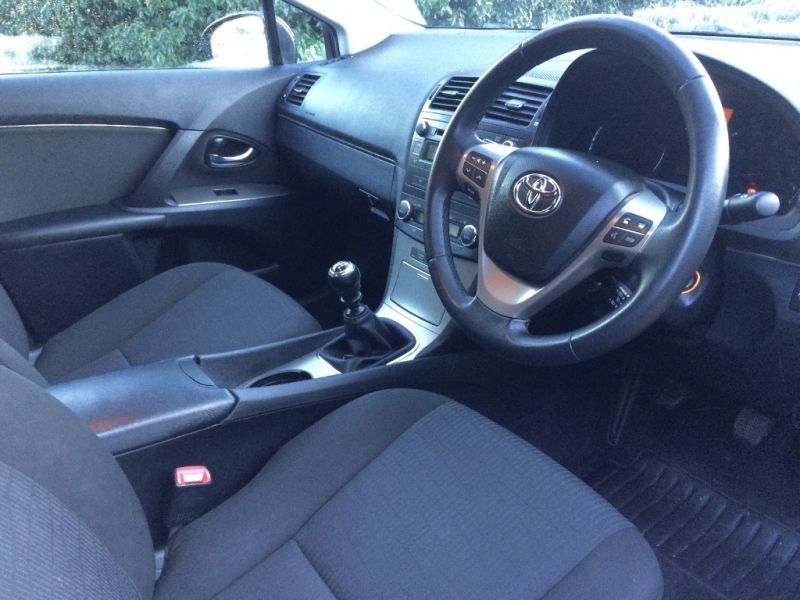 2010 Toyota Avensis Tr D-4d image 4