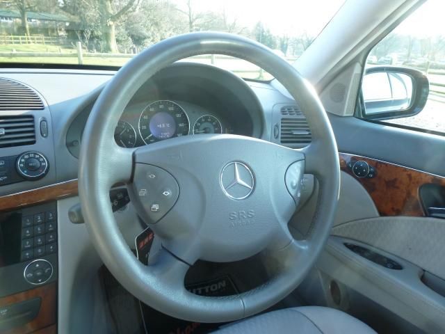 2002 MERCEDES-BENZ 2.6 E240 4d image 4
