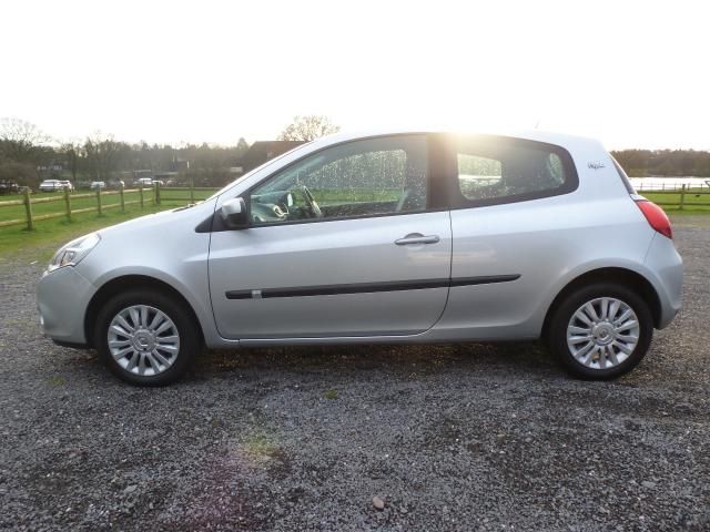 2010 RENAULT CLIO 1.1 3d image 2