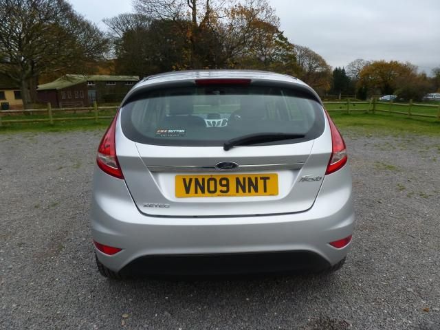 2009 FORD FIESTA 1.4 ZETEC 16V 5d image 3