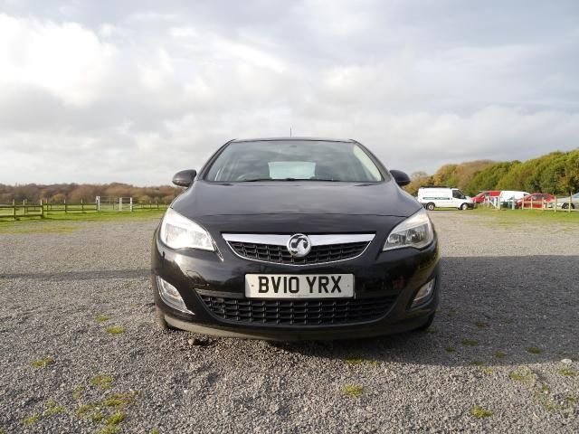 2010 VAUXHALL ASTRA 1.6 5d image 1