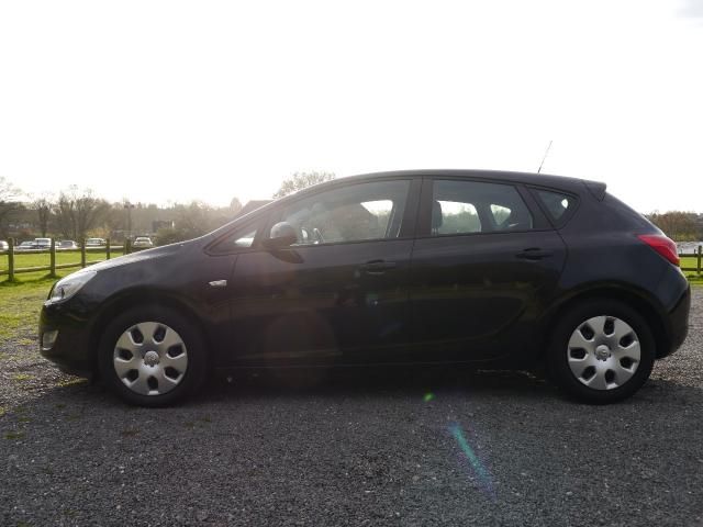 2010 VAUXHALL ASTRA 1.6 5d image 2