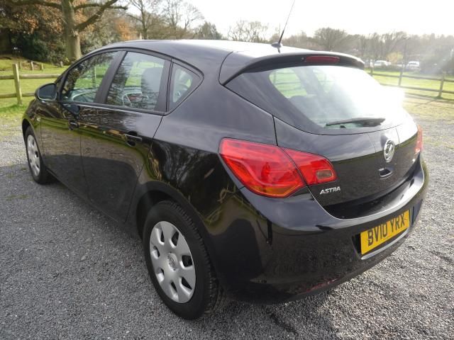 2010 VAUXHALL ASTRA 1.6 5d image 3