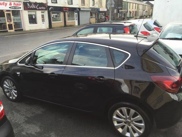 2011 VAUXHALL ASTRA 1.6i 16V SE image 2
