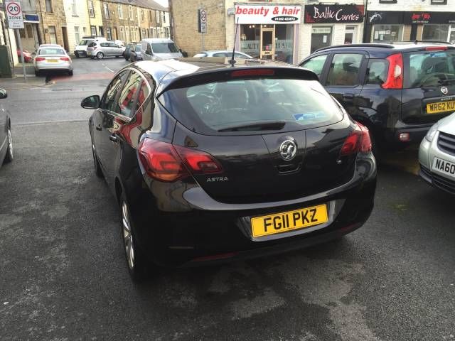 2011 VAUXHALL ASTRA 1.6i 16V SE image 3