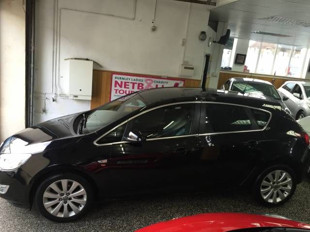 2011 VAUXHALL ASTRA 1.6i 16V SE image 4