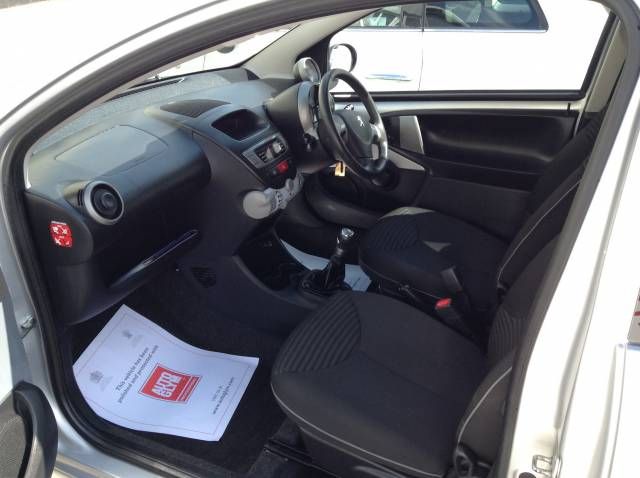 2012 PEUGEOT 107 1.0 Allure image 4