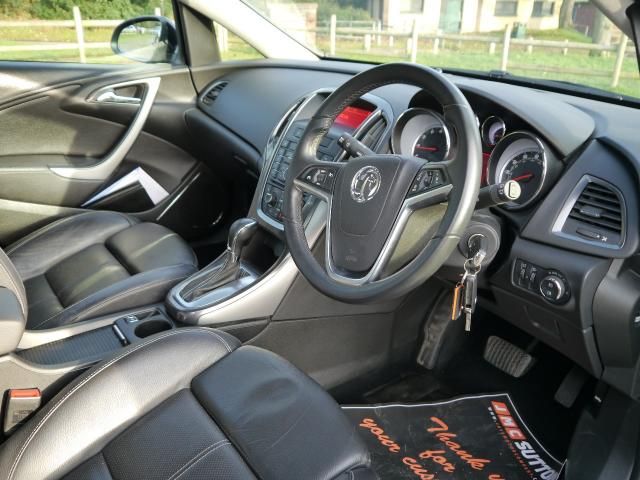 2011 VAUXHALL ASTRA 1.6 ELITE 5d image 4