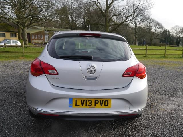 2013 VAUXHALL ASTRA 1.4 ENERGY 5d image 2