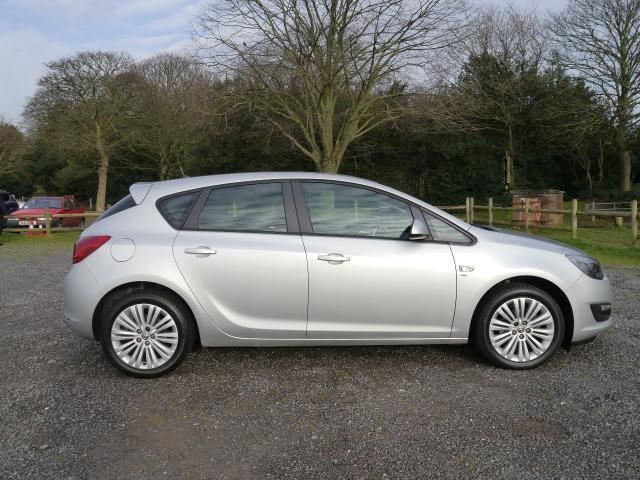 2013 VAUXHALL ASTRA 1.4 ENERGY 5d image 3