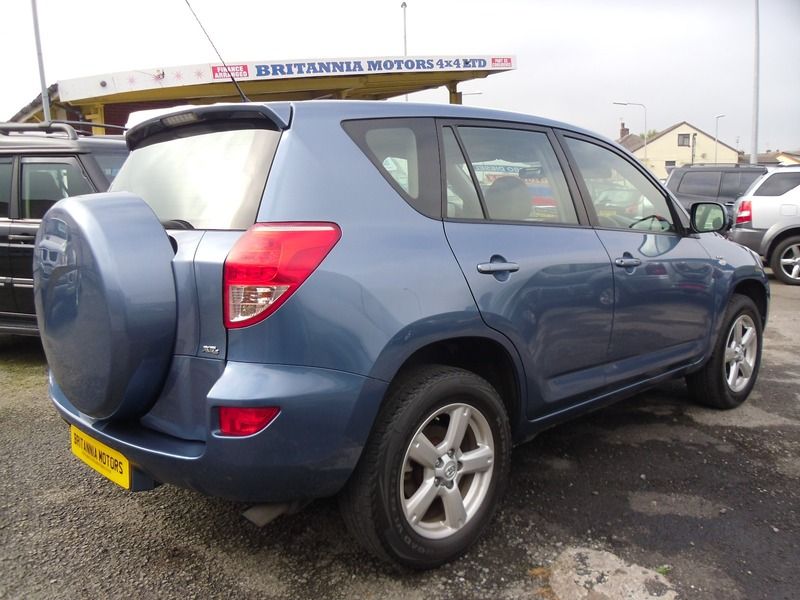 2006 Toyota RAV4 image 2