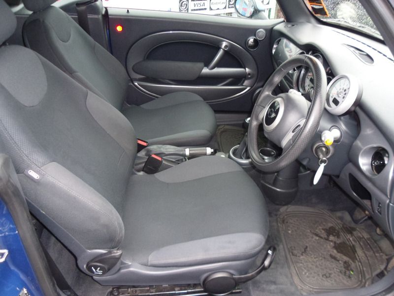 2007 MINI Convertible Cooper image 4